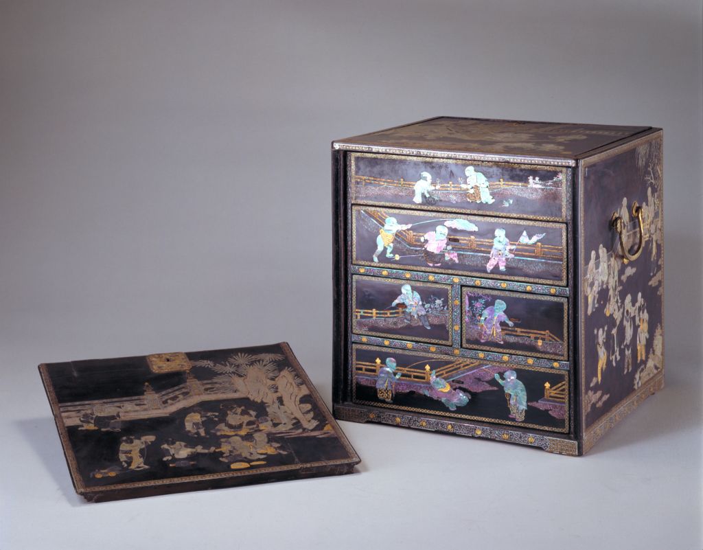 图片[1]-Black lacquer inlaid with mother-of-pearl and gold sheet baby picture box-China Archive